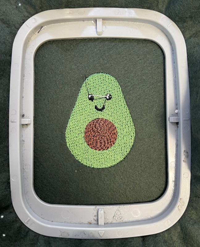 Avocado auf Filz gestickt, Ansicht von vorne