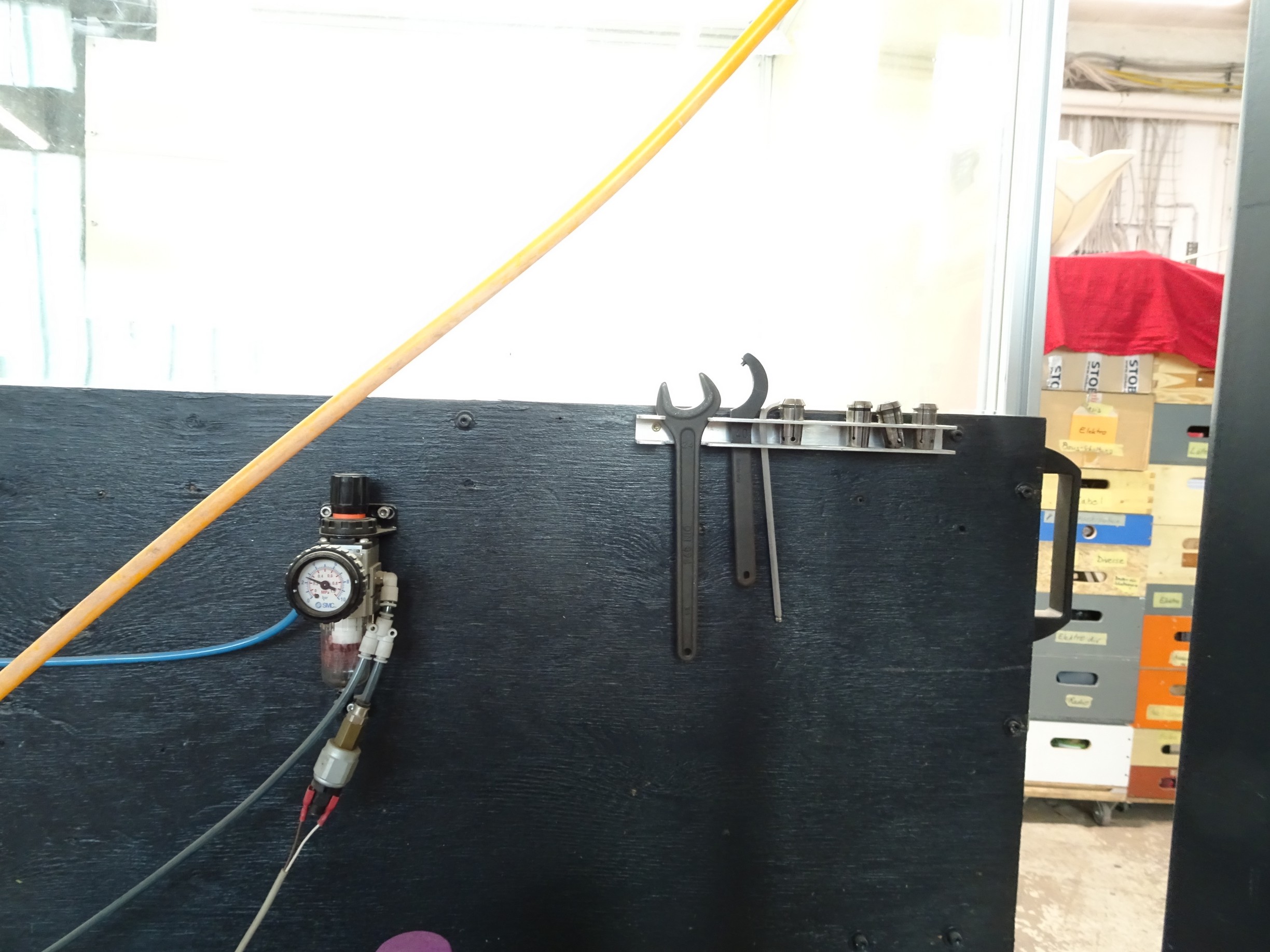 1a_Manometer und Werkzeug.jpg