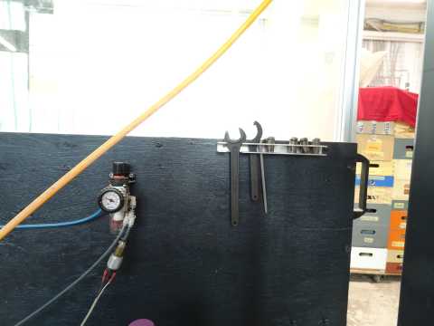 1a_Manometer und Werkzeug.jpg