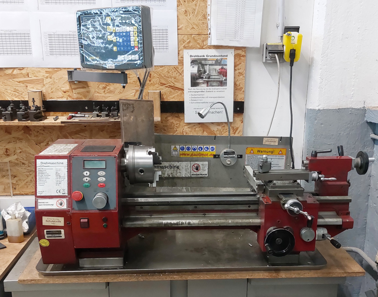 RoteDrehbankHalbTotale.jpg